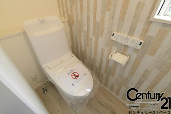 橿原市縄手町 ５号地 ／一戸建のトイレ|■現地撮影写真■ウォシュレット完備！トルネード洗浄・フチなし形状でお手入れも楽々ですね！