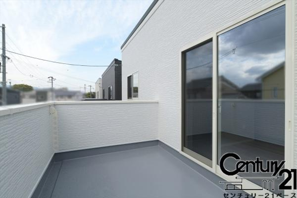 橿原市縄手町 ５号地 ／一戸建のバルコニー|■現地撮影写真■日当たりのよいバルコニー！洗濯物もよく乾きます！