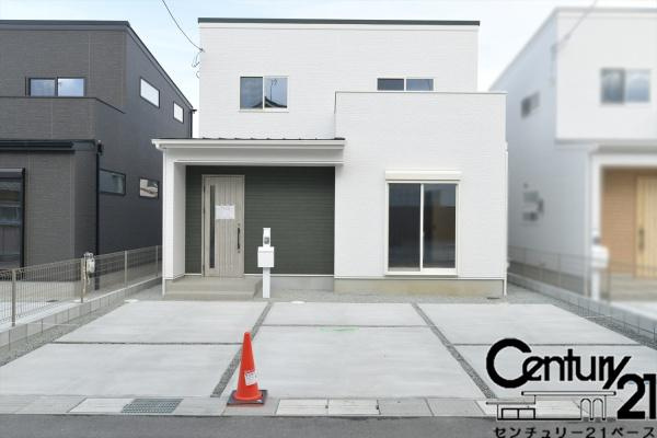 橿原市縄手町 ５号地 ／一戸建の駐車場|■現地撮影写真■広々とした駐車スペースを完備！