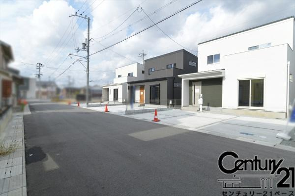 橿原市縄手町 ５号地 ／一戸建の前面道路含む現地写真|■現地撮影写真■スーパーやコンビニまで徒歩圏内でお買い物も楽々！