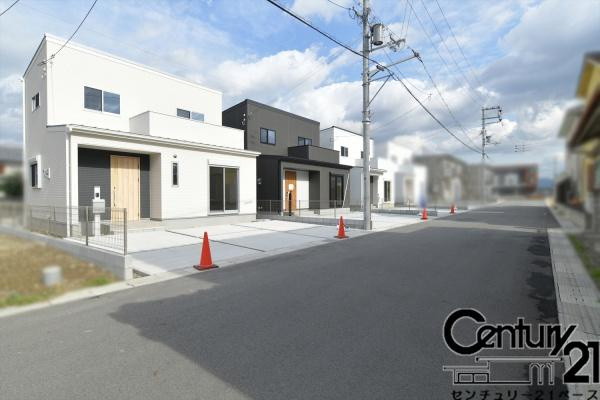 橿原市縄手町 ５号地 ／一戸建の前面道路含む現地写真|■現地撮影写真■前面道路６ｍ以上と開放感溢れる広さです！