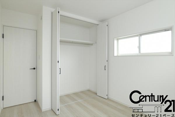 橿原市縄手町 ５号地 ／一戸建の収納|■現地撮影写真■全居室に広々収納スペース完備！