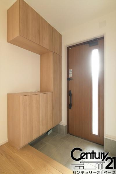 ファーストタウン池部 ２号地 ／一戸建の玄関|■現地撮影写真■玄関には大容量シューズボックス完備！