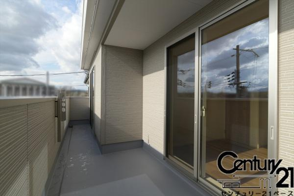 ファーストタウン池部 ２号地 ／一戸建の内装|■現地撮影写真■日当たりのよいバルコニー！洗濯物もよく乾きます！