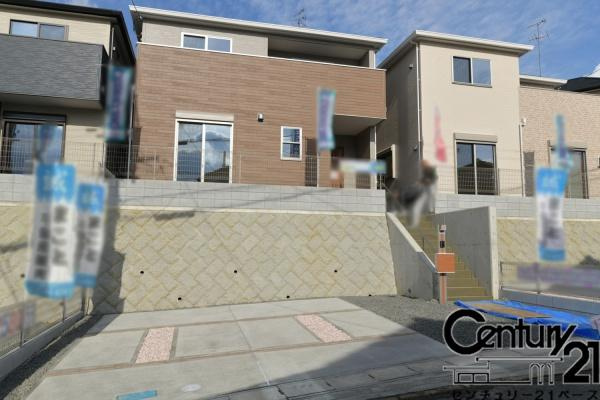 ファーストタウン池部 ２号地 ／一戸建の外観|■現地撮影写真■雰囲気の良い住宅地内！お気軽にお問い合わせください！

■汚れにくい外壁サイディング仕様！外構工事費込み！次世代省エネルギーＳランク基準等級４をクリアしたお家です！■