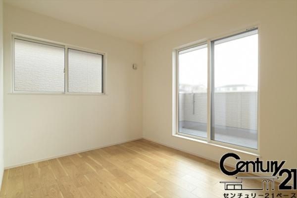 ファーストタウン池部 ２号地 ／一戸建の洋室|■現地撮影写真■日当たりのよい明るい雰囲気の洋室です！