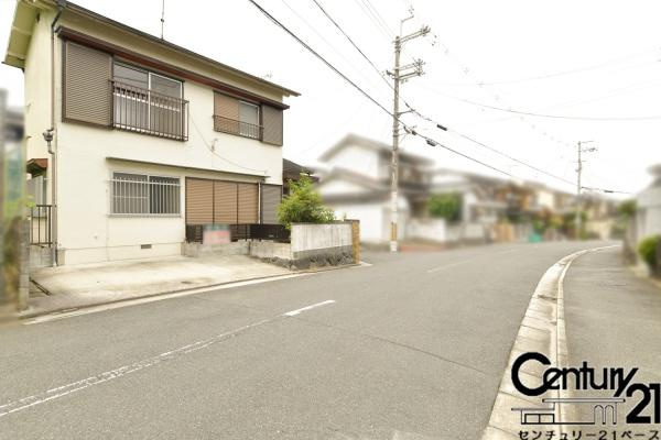 大和郡山市矢田山町の中古一戸建の前面道路含む現地写真|■現地撮影写真■道路幅員６ｍ以上で駐車もスムーズ！