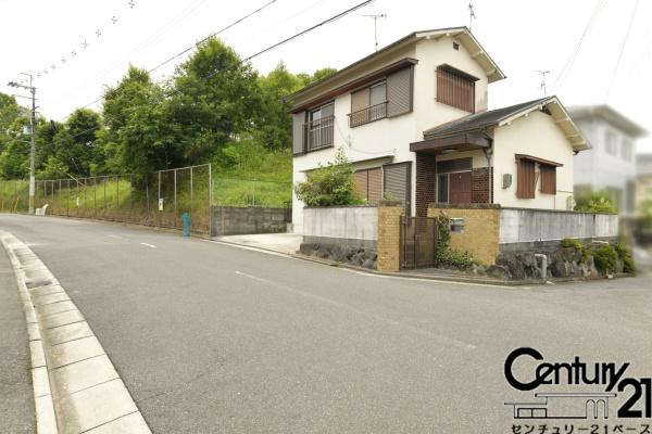 大和郡山市矢田山町の中古一戸建の前面道路含む現地写真|■現地撮影写真■見晴らし＋開放感ある人気の角地です！
