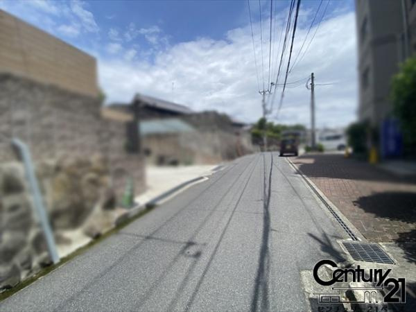 香芝市関屋の売地の前面道路含む現地写真|■現地撮影写真■近鉄大阪線関屋駅まで徒歩３分でおでかけや通勤に便利です！