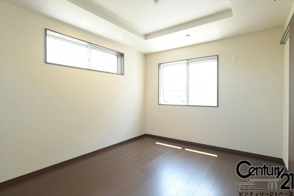 香芝市磯壁５丁目 ４号地／一戸建の洋室|■現地撮影写真■２面採光で明るい光に包まれる洋室です！