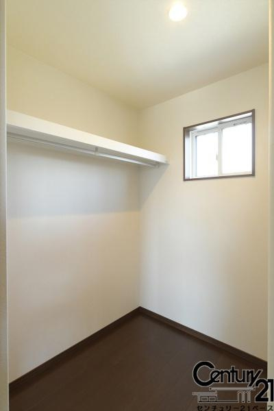 香芝市磯壁５丁目 ４号地／一戸建の収納|■現地撮影写真■広々としたＷＣＬ完備ですっきりと片付きます！