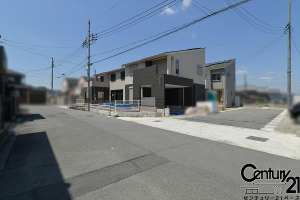 香芝市磯壁５丁目 ４号地／一戸建の前面道路含む現地写真|■現地撮影写真■広々開放感ある前面道路で駐車もスムーズ！