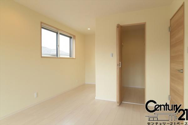 香芝市磯壁５丁目 ２号地／一戸建の収納|■現地撮影写真■広々としたＷＣＬを完備！大きな荷物も楽々収納！