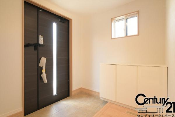 香芝市磯壁５丁目 ２号地／一戸建の玄関|■現地撮影写真■シックでお洒落な玄関入口です！