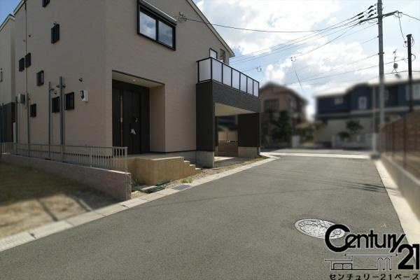 香芝市磯壁５丁目 ２号地／一戸建の前面道路含む現地写真|■現地撮影写真■広々開放感ある前面道路で駐車もスムーズ！