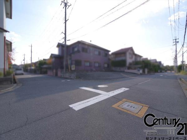 生駒郡安堵町大字かしの木台１丁目の売地の前面道路含む現地写真|■現地撮影写真■広々開放感ある角地＋見晴らし良好です！