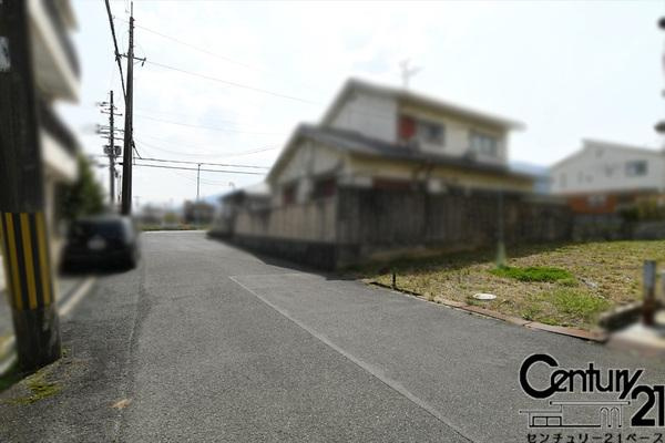 葛城市竹内の売地の前面道路含む現地写真|■現地撮影写真■駐車もスムーズに行える広々とした前面道路です！