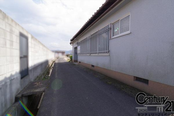 磯城郡田原本町大字千代の売地の前面道路含む現地写真|■現地撮影写真■ちょっとしたお買い物にも便利なコンビニが徒歩圏内！