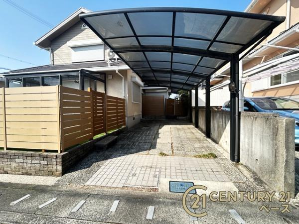 宇陀市榛原ひのき坂３丁目の中古一戸建の駐車場|■現地撮影写真■広々とした駐車スペースを完備！