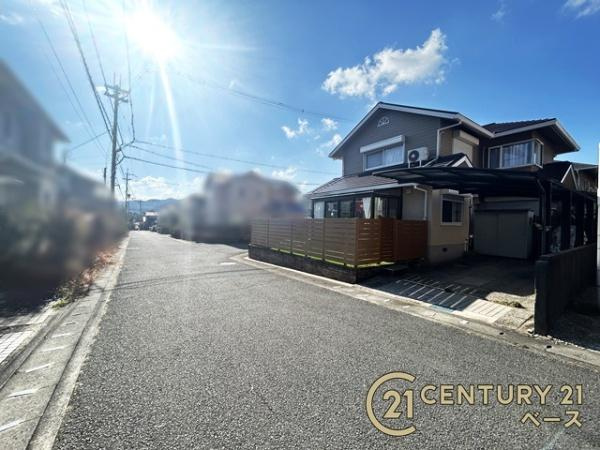 宇陀市榛原ひのき坂３丁目の中古一戸建の前面道路含む現地写真|■現地撮影写真■前面道路約６ｍとお車の出し入れもラクラク！