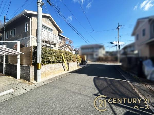 宇陀市榛原ひのき坂３丁目の中古一戸建の前面道路含む現地写真|■現地撮影写真■道路との高低差がないフラットな敷地です！