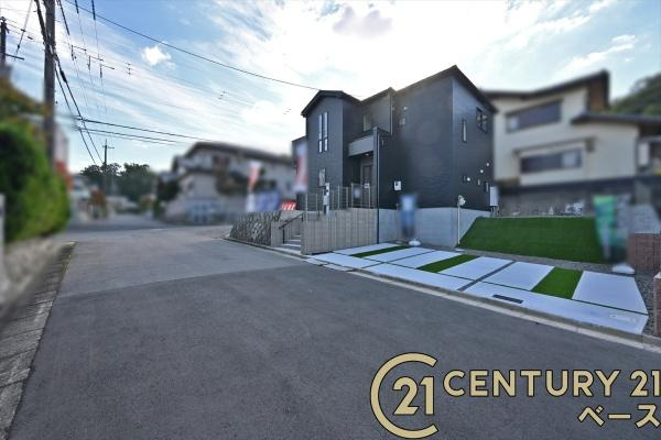 奈良市帝塚山３丁目の新築一戸建の前面道路含む現地写真|■現地撮影写真■前面道路約６．１ｍでお車の出し入れも楽々！