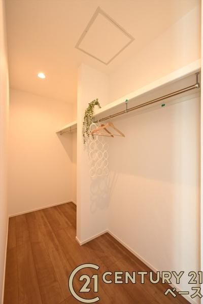 奈良市帝塚山３丁目の新築一戸建の収納|■現地撮影写真■広々としたＷＩＣを完備！大きな荷物も楽々収納！