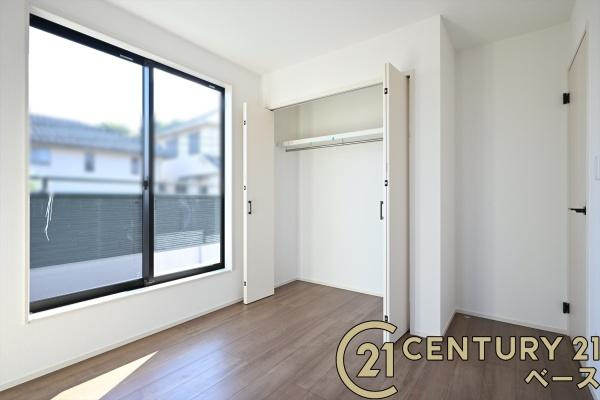 奈良市帝塚山３丁目の新築一戸建の収納|■現地撮影写真■冬物のコートや季節のものなどたくさんしまえる広さ！
