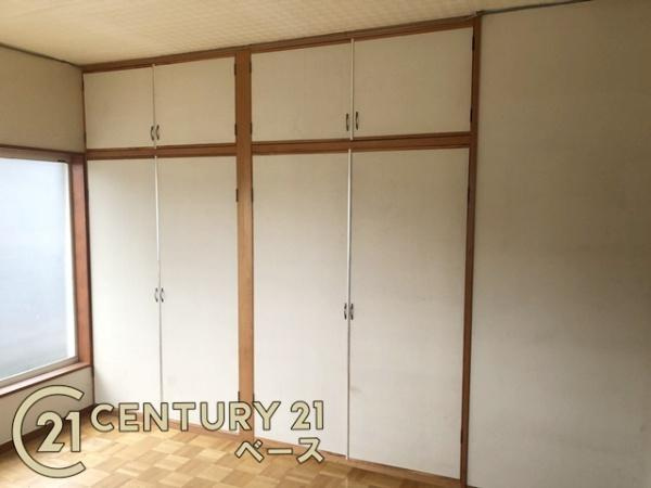 大和高田市南陽町　一戸建の収納|■現地撮影写真■冬物のコートや季節のものなどたくさんしまえる広さ！
