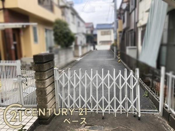 大和高田市南陽町　一戸建の駐車場|■現地撮影写真■こちらは駐車場から見た前面道路となっております！
