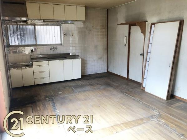 大和高田市南陽町　一戸建の居間・リビング|■現地撮影写真■暖かみある居心地の良い空間が広がります！