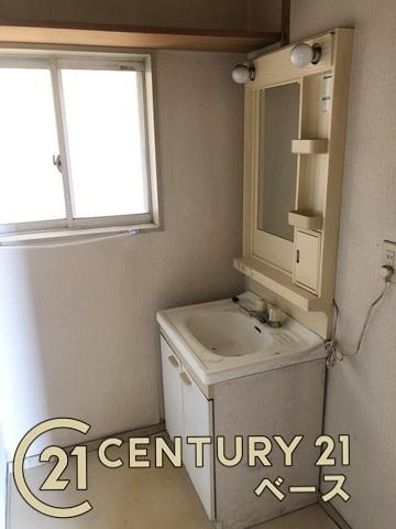 大和高田市南陽町　一戸建の独立洗面台|■現地撮影写真■シンプルな洗面室！