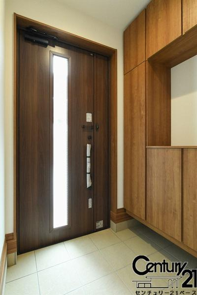 柏原市安堂町 Ｄ号棟 ／新築一戸建の内観：施工例|■玄関には大容量シューズボックス完備！■