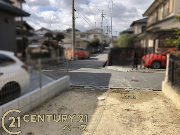 生駒郡斑鳩町龍田西６丁目 建築条件なし土地の前面道路含む現地写真|■現地撮影写真■道路との高低差がないフラットな敷地です！