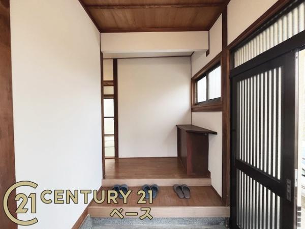 奈良市菅原町の中古一戸建の玄関