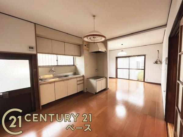 奈良市菅原町の中古一戸建の居間・リビング