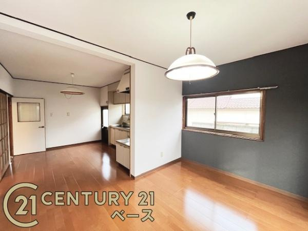 奈良市菅原町の中古一戸建の居間・リビング|■現地撮影写真■ご家族でくつろいでいただける広々したリビングです！