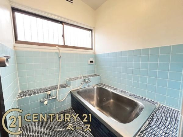 奈良市菅原町の中古一戸建の浴室|■現地撮影写真■ゆったり１坪サイズ！足を伸ばしての入浴は疲れも癒してくれます！■