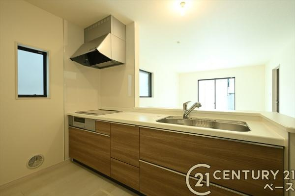 リーブルガーデン金屋 ２号棟 ／新築一戸建のキッチン|■現地撮影写真■家族とのコミュニケーションがとりやすい人気のカウンターキッチン！