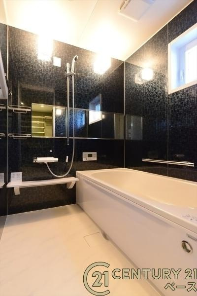 桜井市阿部 ／一戸建の浴室|■現地撮影写真■ゆったり１坪サイズの浴室！足を伸ばしての入浴は疲れも癒してくれます！