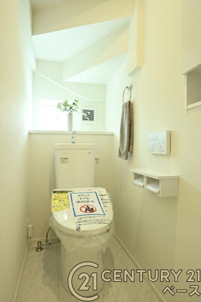 リナージュ阿部 １号棟 ／新築一戸建のトイレ|■現地撮影写真■ウォシュレット完備！トルネード洗浄・フチなし形状でお手入れも楽々ですね！