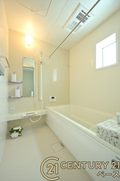 リナージュ阿部 １号棟 ／新築一戸建の浴室|■現地撮影写真■ゆったりしたサイズの浴室！足を伸ばしての入浴は疲れも癒してくれます！