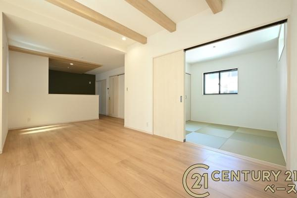 桜井市谷 １号地 ／新築一戸建の居間・リビング|■現地撮影写真■ご家族でくつろいでいただける広々したリビングです！■