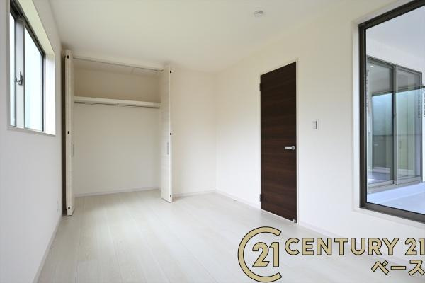 リーブルガーデン植槻町 ２号棟 ／新築一戸建の収納|■現地撮影写真■冬物のコートや季節のものなどたくさんしまえる広さ！
