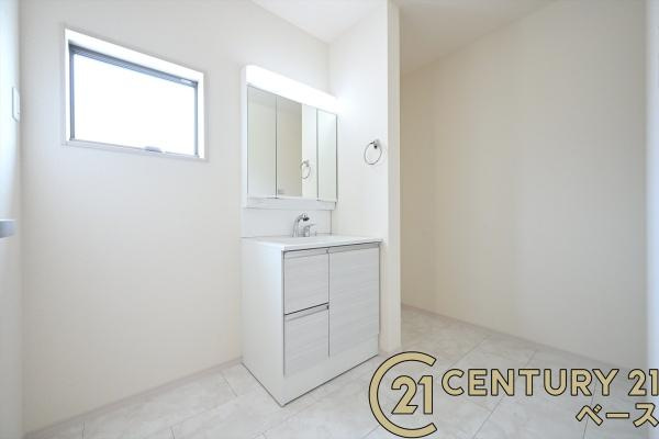 リーブルガーデン植槻町 ２号棟 ／新築一戸建の独立洗面台|■現地撮影写真■おしゃれな洗面化粧台です！