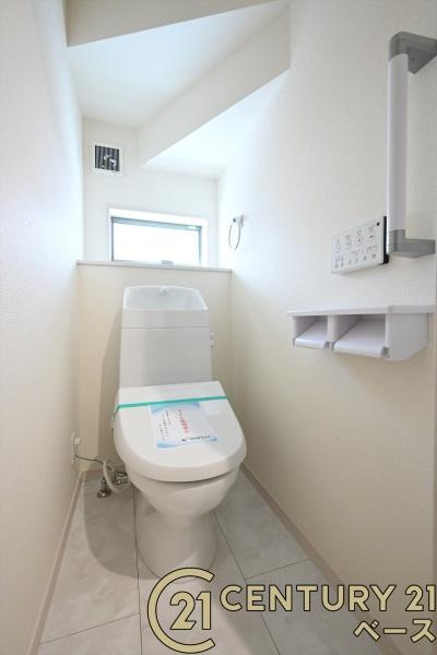 リーブルガーデン別所町 １号棟 ／新築一戸建のトイレ|■現地撮影写真■清潔感ある綺麗なお手洗い！