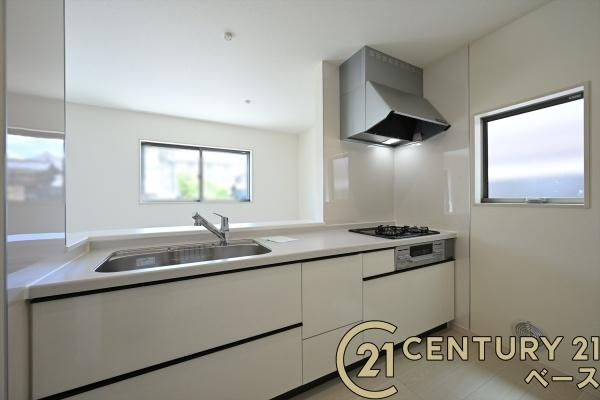 リーブルガーデン別所町 １号棟 ／新築一戸建のキッチン|■現地撮影写真■家族とのコミュニケーションがとりやすい人気のカウンターキッチン！