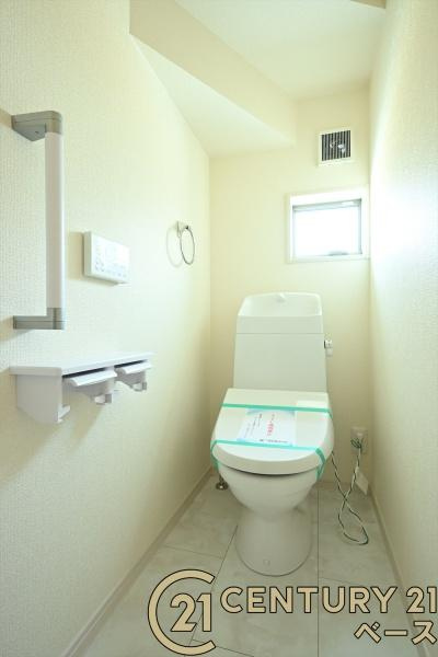 リーブルガーデン三里 ３号棟 ／新築一戸建のトイレ|■現地撮影写真■
