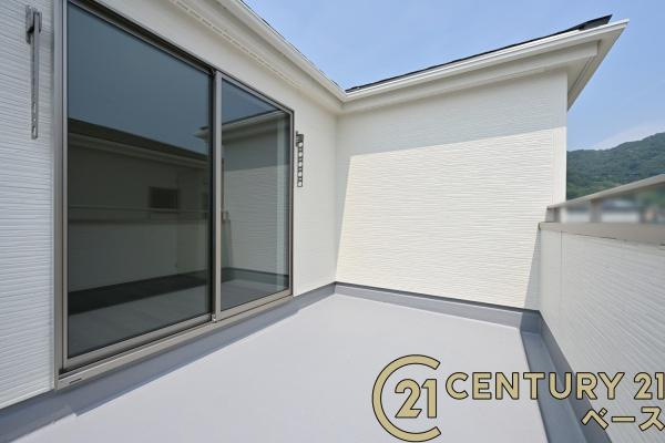 リーブルガーデン三里 ３号棟 ／新築一戸建のバルコニー|■現地撮影写真■日当たりのよいバルコニー！洗濯物もよく乾きます！