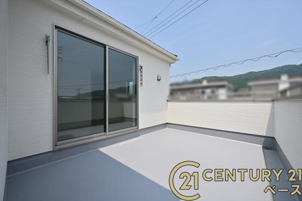 リーブルガーデン三里 ２号棟 ／新築一戸建のバルコニー|■現地撮影写真■日当たりのよいバルコニー！洗濯物もよく乾きます！